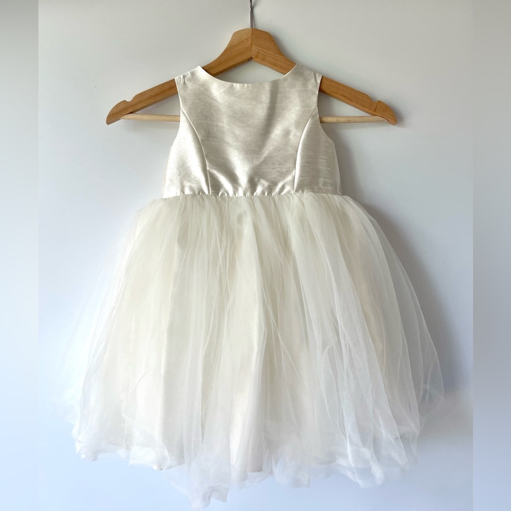 David’s Bridal girls dress size 4T.